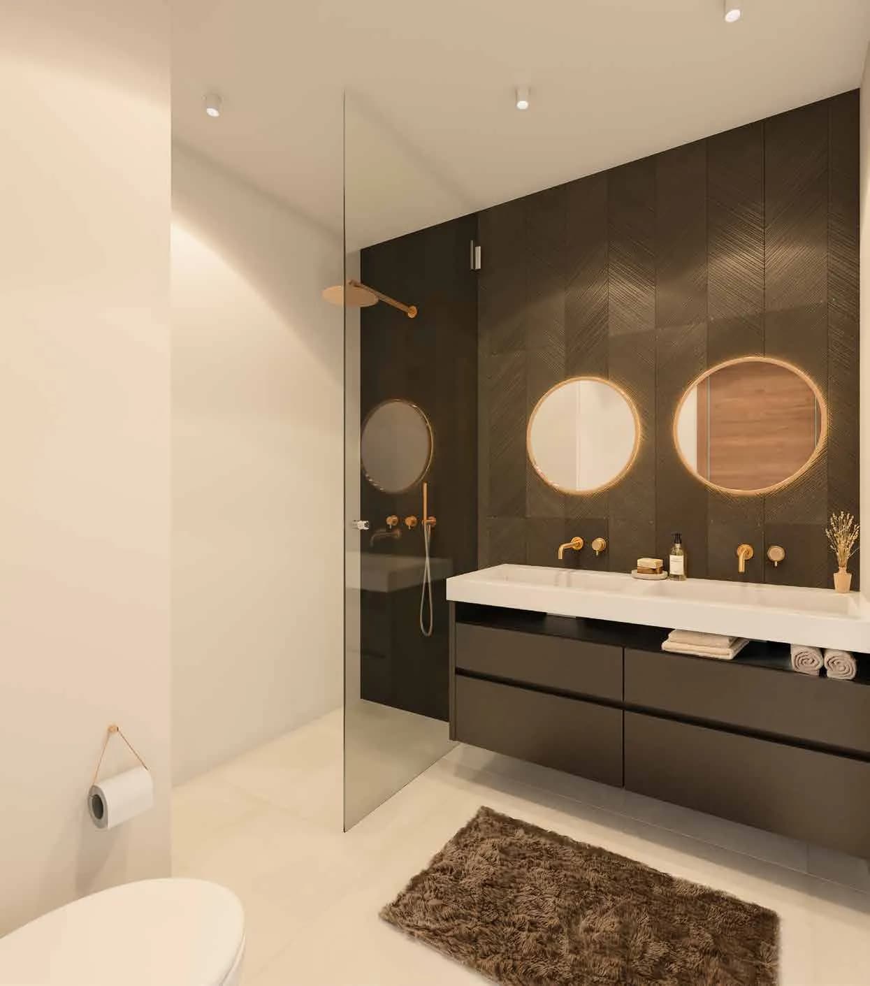 Badkamer met inloopdouche en dubbele lavabo